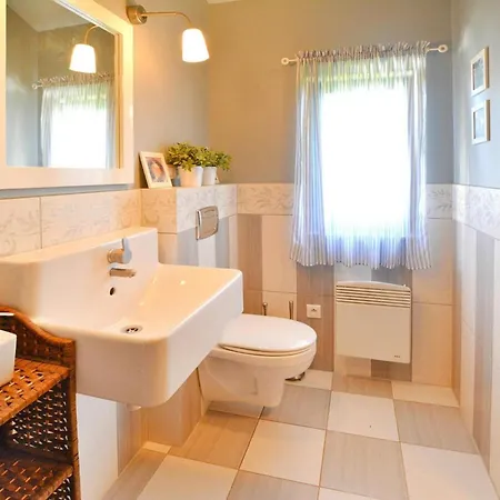 Comfortable For 8 People, Oswino, Cleaning Included Prázdninový dům Oswino
